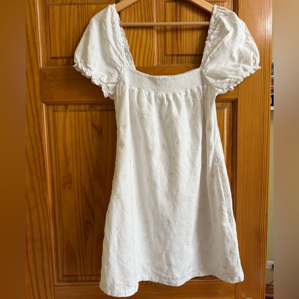 Abercrombie & Fitch linen blend white puff sleeve dress embroider flowers size S